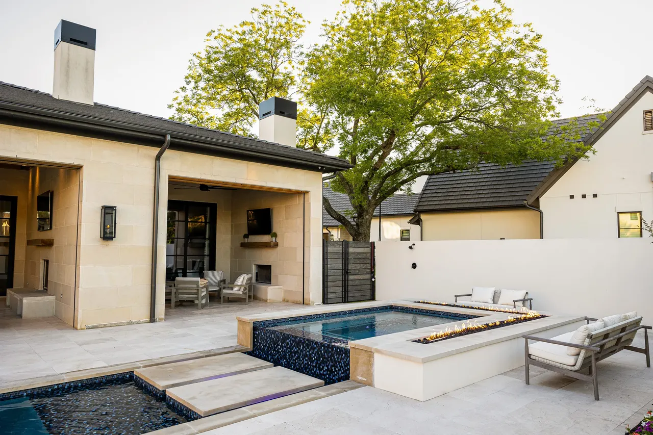 Park Vista — custom pool in Southlake, TX by Verde Outdoors (photo 16)