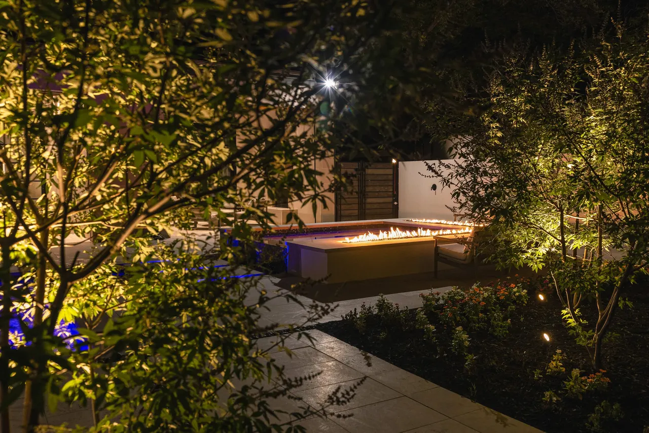 Park Vista — custom pool in Southlake, TX by Verde Outdoors (photo 28)