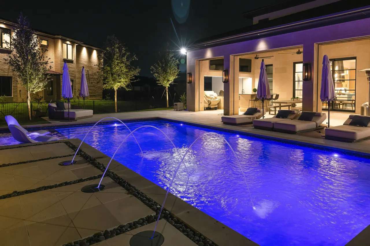 Park Vista — custom pool in Southlake, TX by Verde Outdoors (photo 29)
