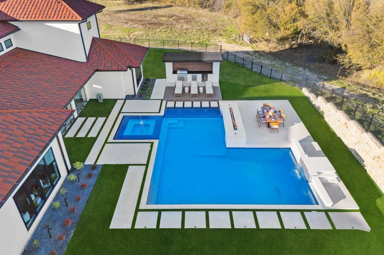 Ridgetop — custom pool in Roanoke, TX by Verde Outdoors