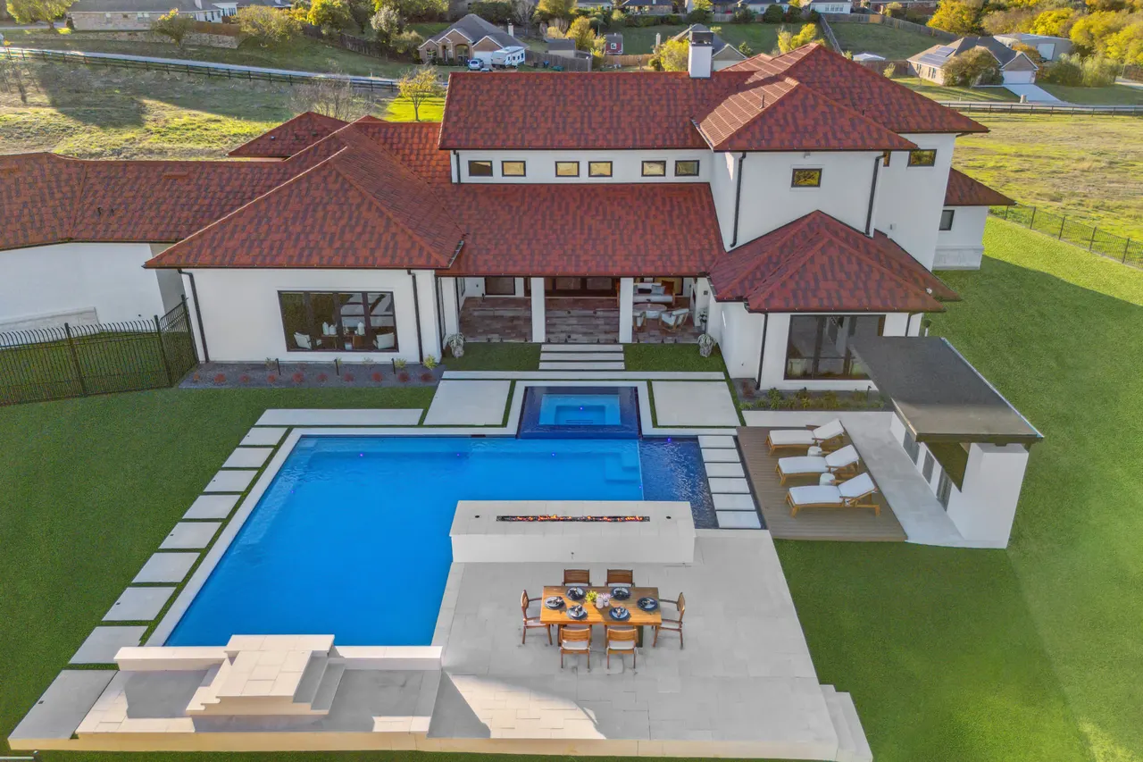 Ridgetop — custom pool in Roanoke, TX by Verde Outdoors (photo 5)