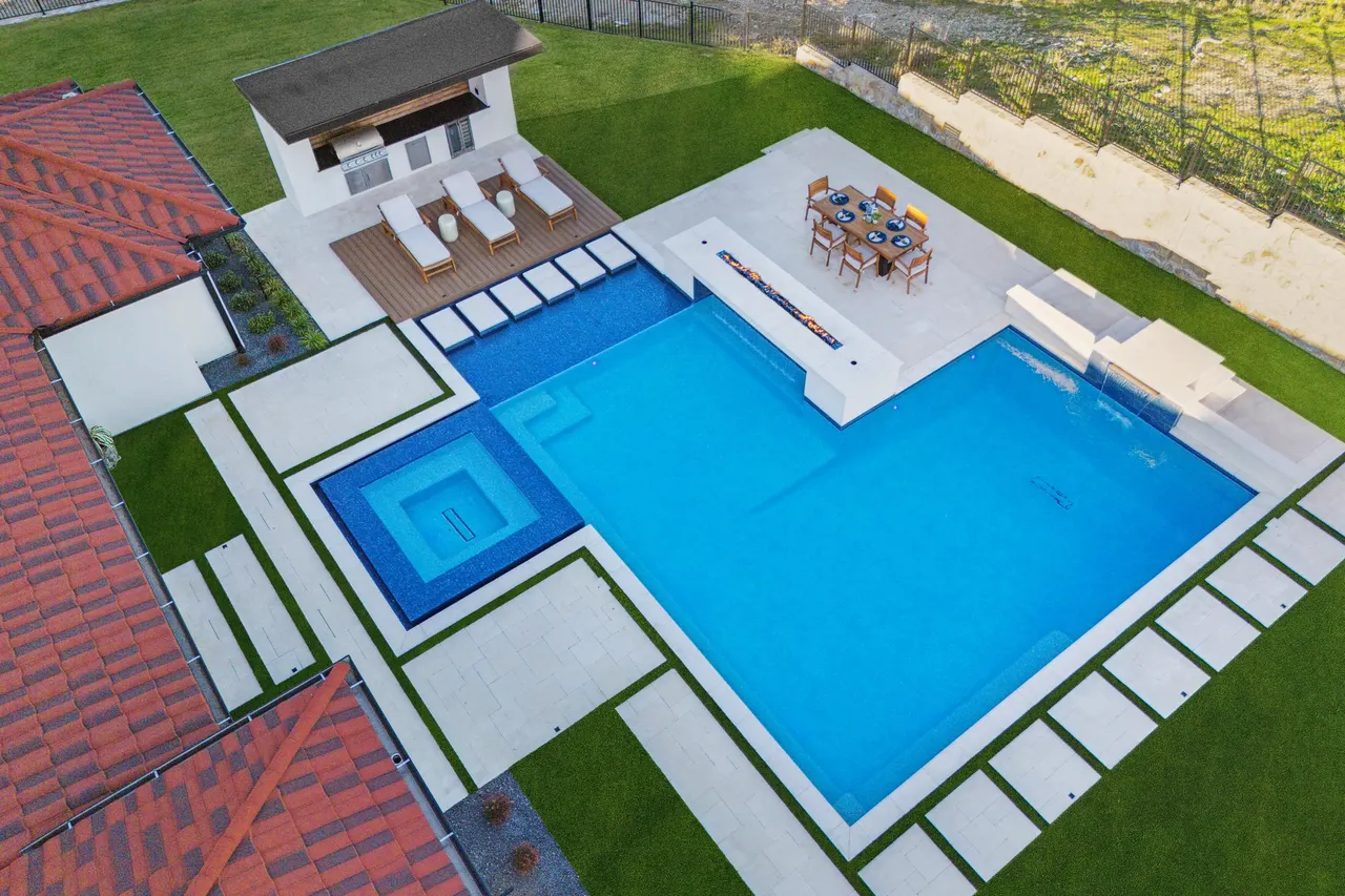 Ridgetop — custom pool in Roanoke, TX by Verde Outdoors (photo 7)