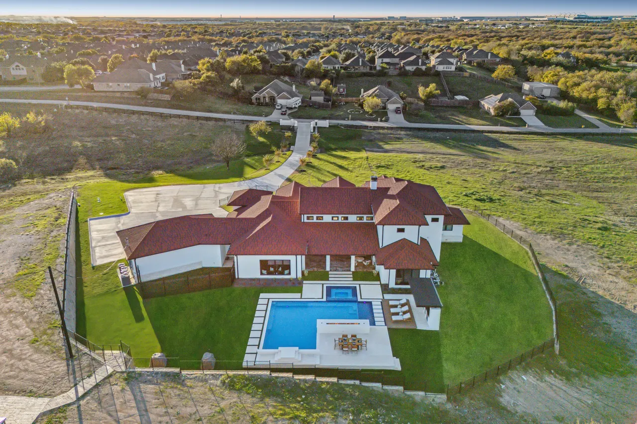 Ridgetop — custom pool in Roanoke, TX by Verde Outdoors (photo 8)