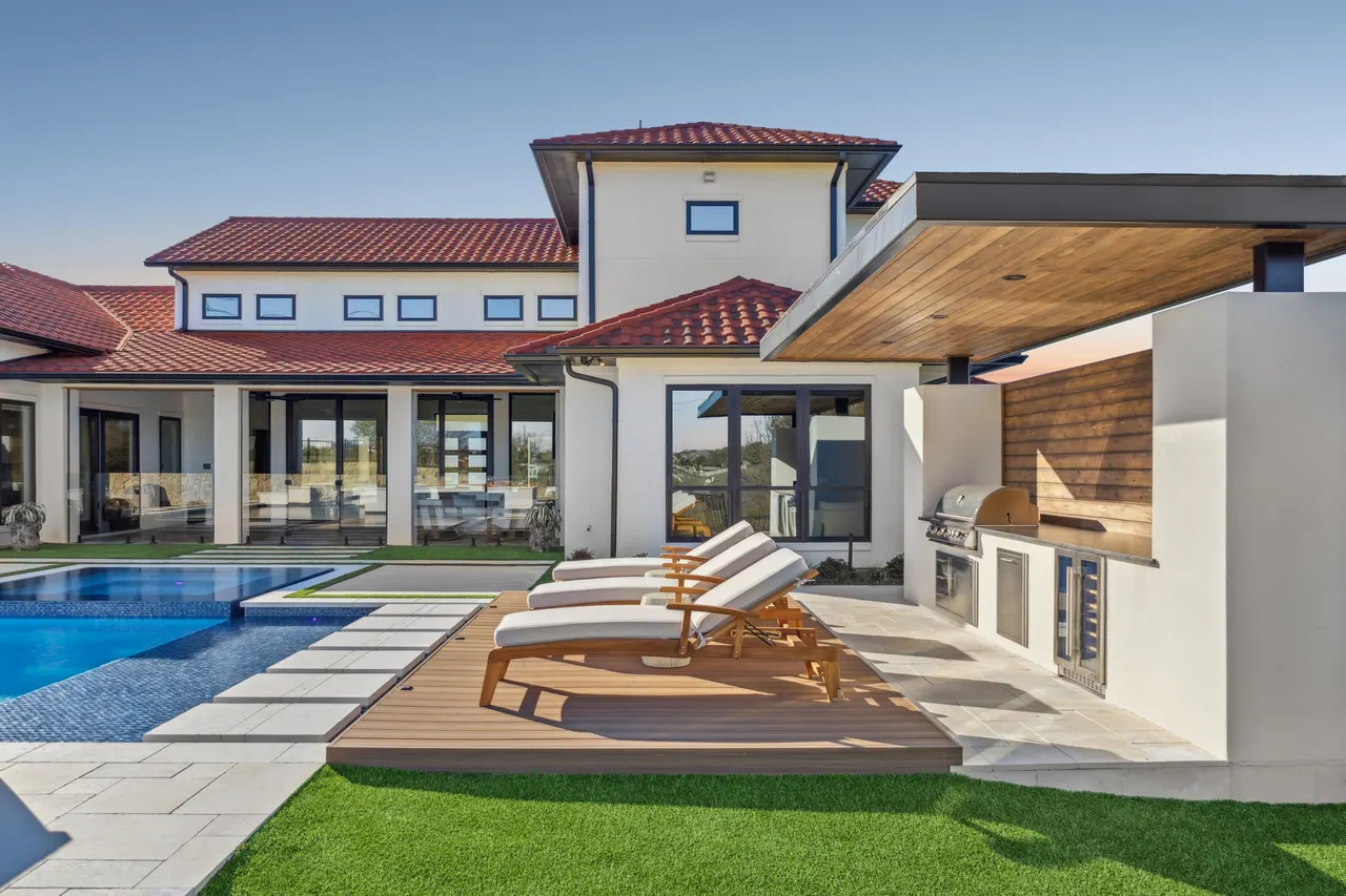 Ridgetop — custom pool in Roanoke, TX by Verde Outdoors (photo 10)