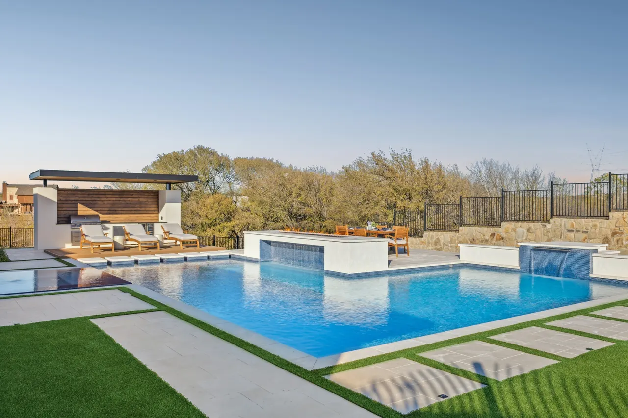 Ridgetop — custom pool in Roanoke, TX by Verde Outdoors (photo 13)