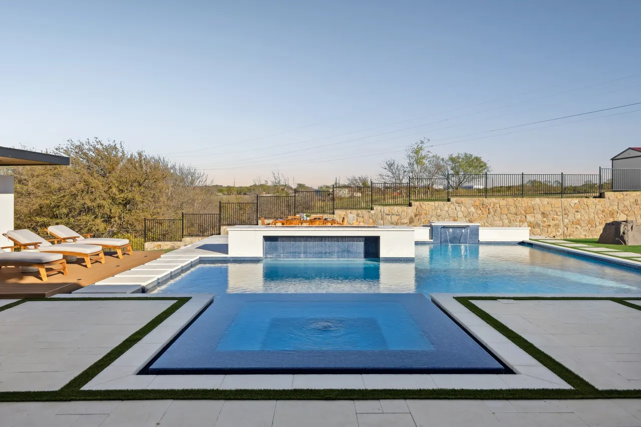 Ridgetop — custom pool in Roanoke, TX by Verde Outdoors (photo 16)